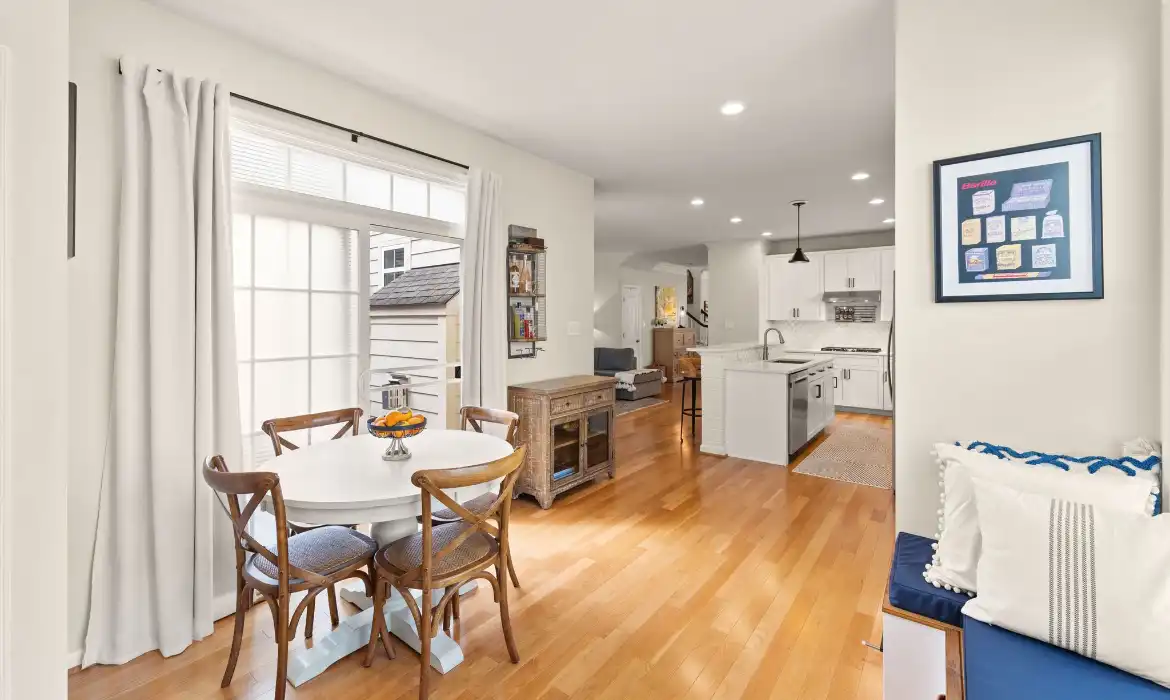 Garrell Group Top Leesburg Realtor 19436 Coppermine Sq web 14