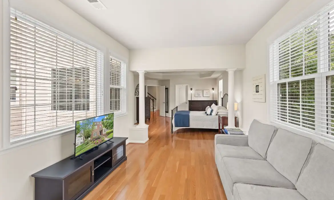 Garrell Group Top Leesburg Realtor 19436 Coppermine Sq web 20