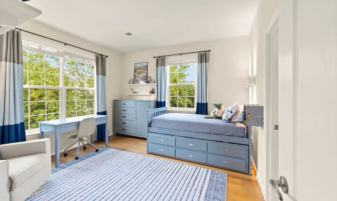 Garrell Group Top Leesburg Realtor 19436 Coppermine Sq web 24
