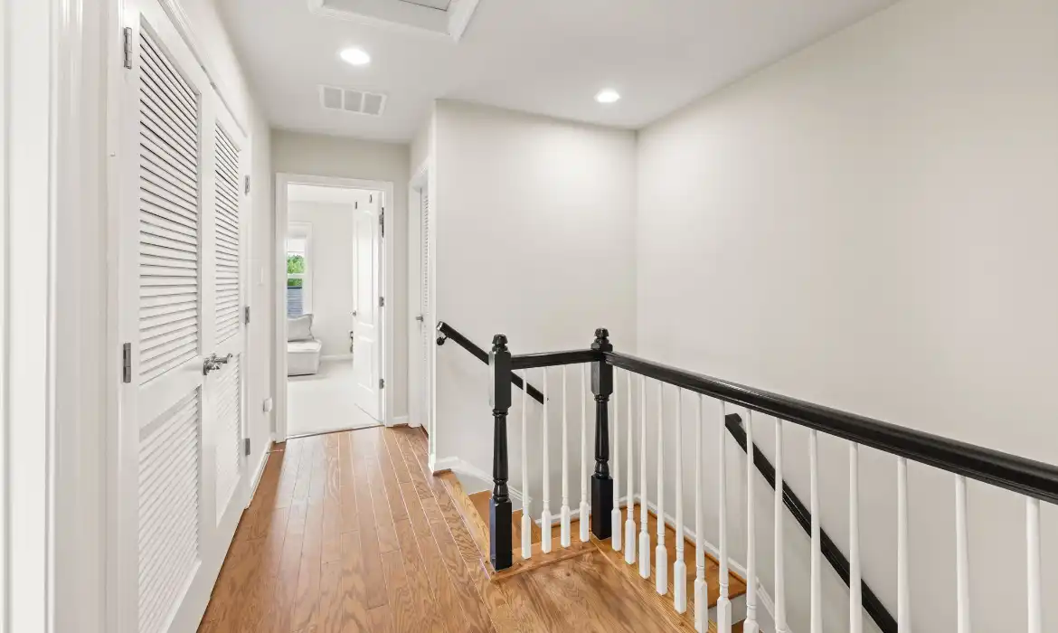 Garrell Group Top Leesburg Realtor 19436 Coppermine Sq web 30