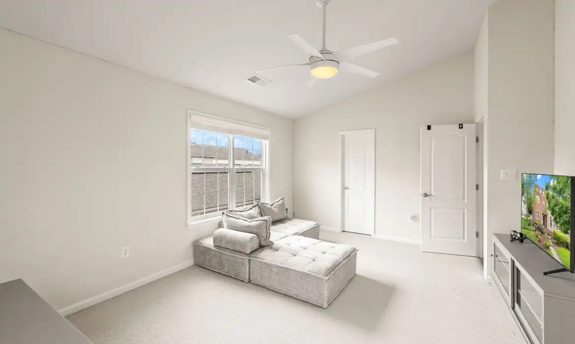 Garrell Group Top Leesburg Realtor 19436 Coppermine Sq web 31