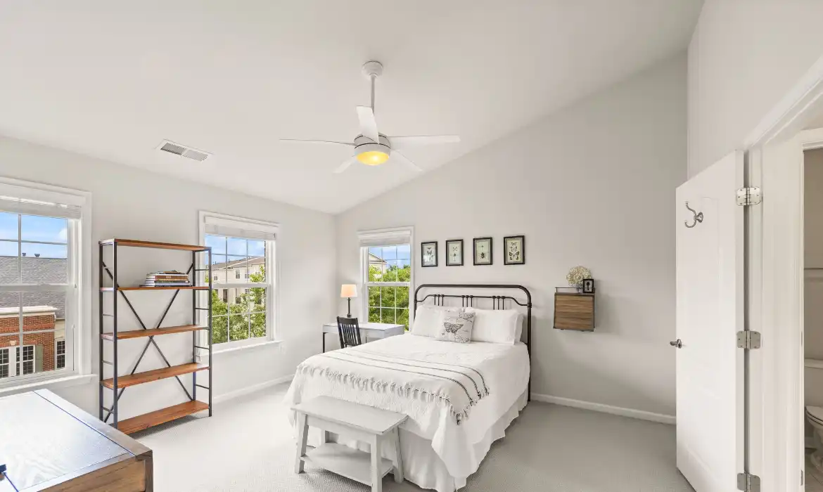 Garrell Group Top Leesburg Realtor 19436 Coppermine Sq web 34