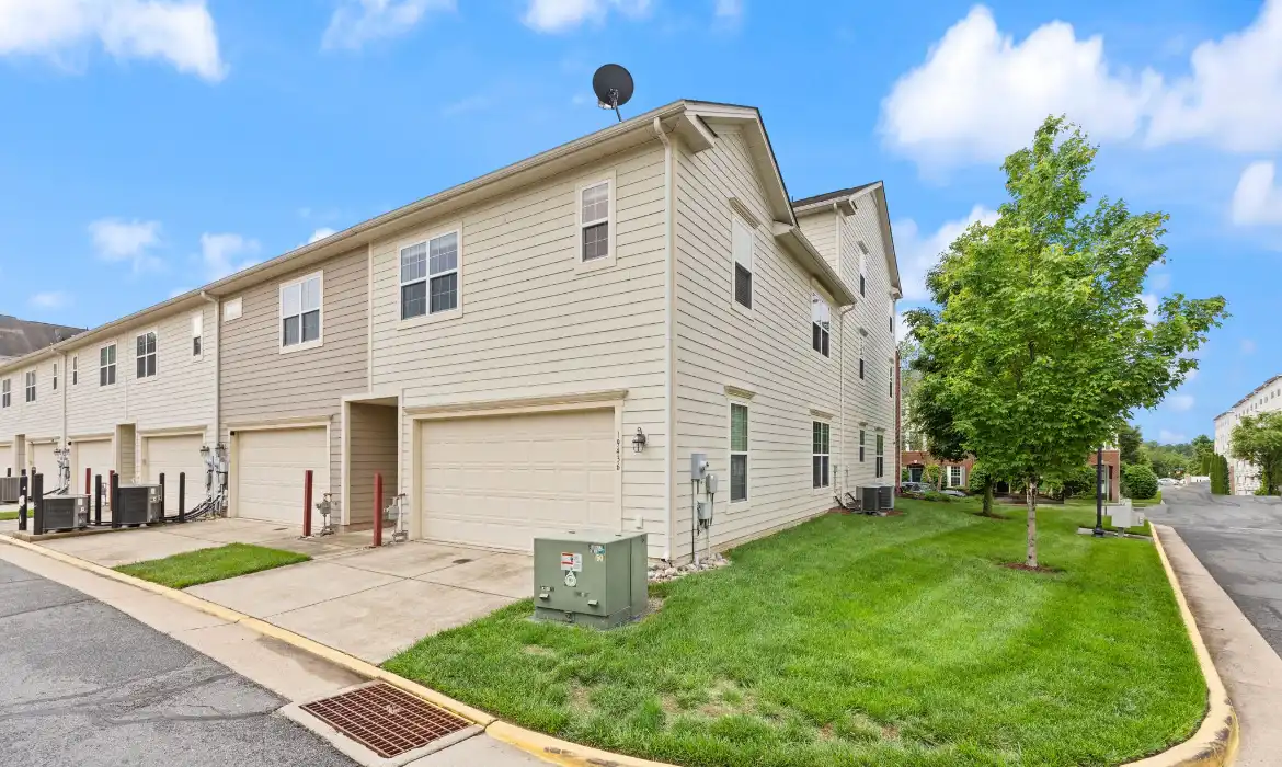 Garrell Group Top Leesburg Realtor 19436 Coppermine Sq web 38