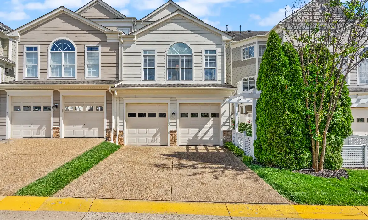 Garrell Group Top Leesburg Realtor 43515 Stargell Ter web 44
