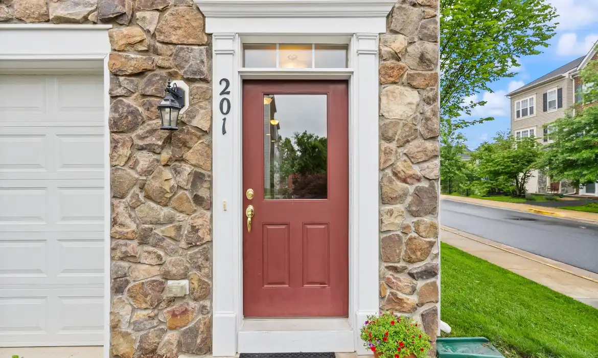 Garrell Group Top Purcellville Realtor 201 Miles Hawk Ter web 03