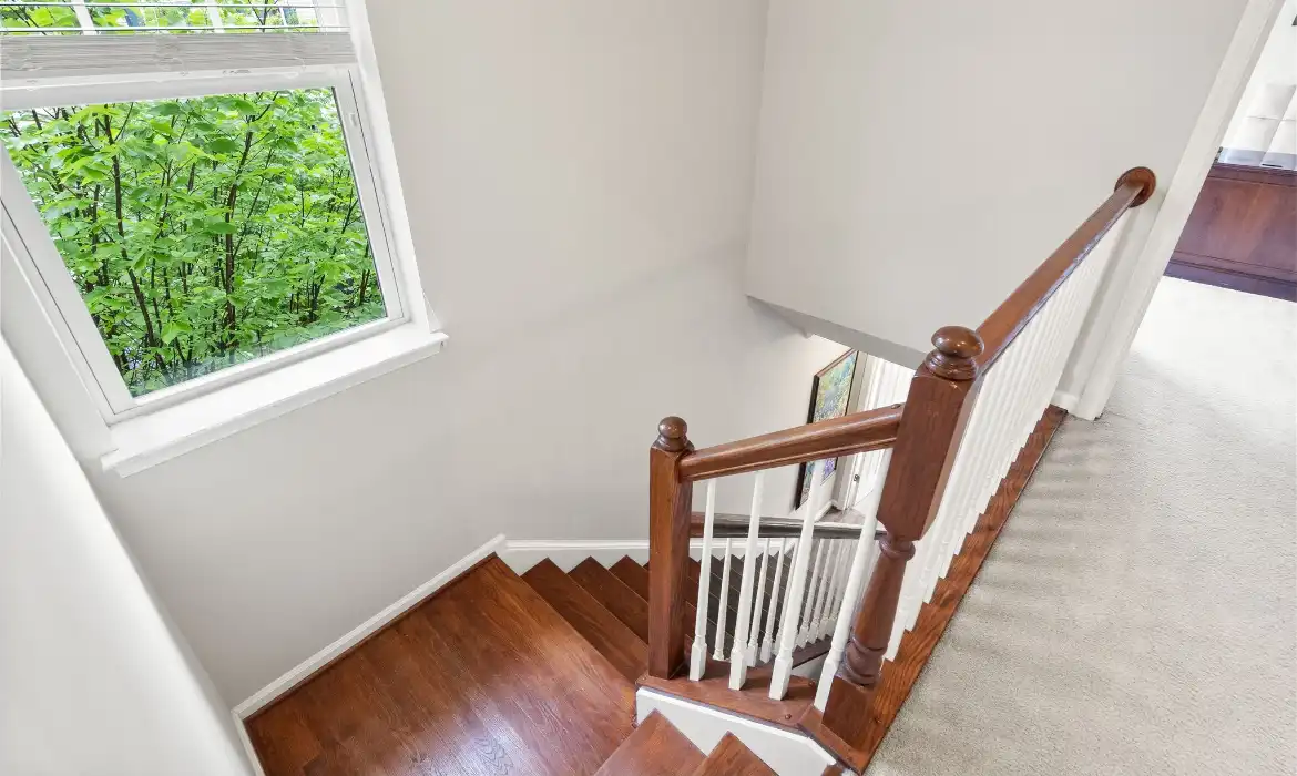 Garrell Group Top Purcellville Realtor 201 Miles Hawk Ter web 24