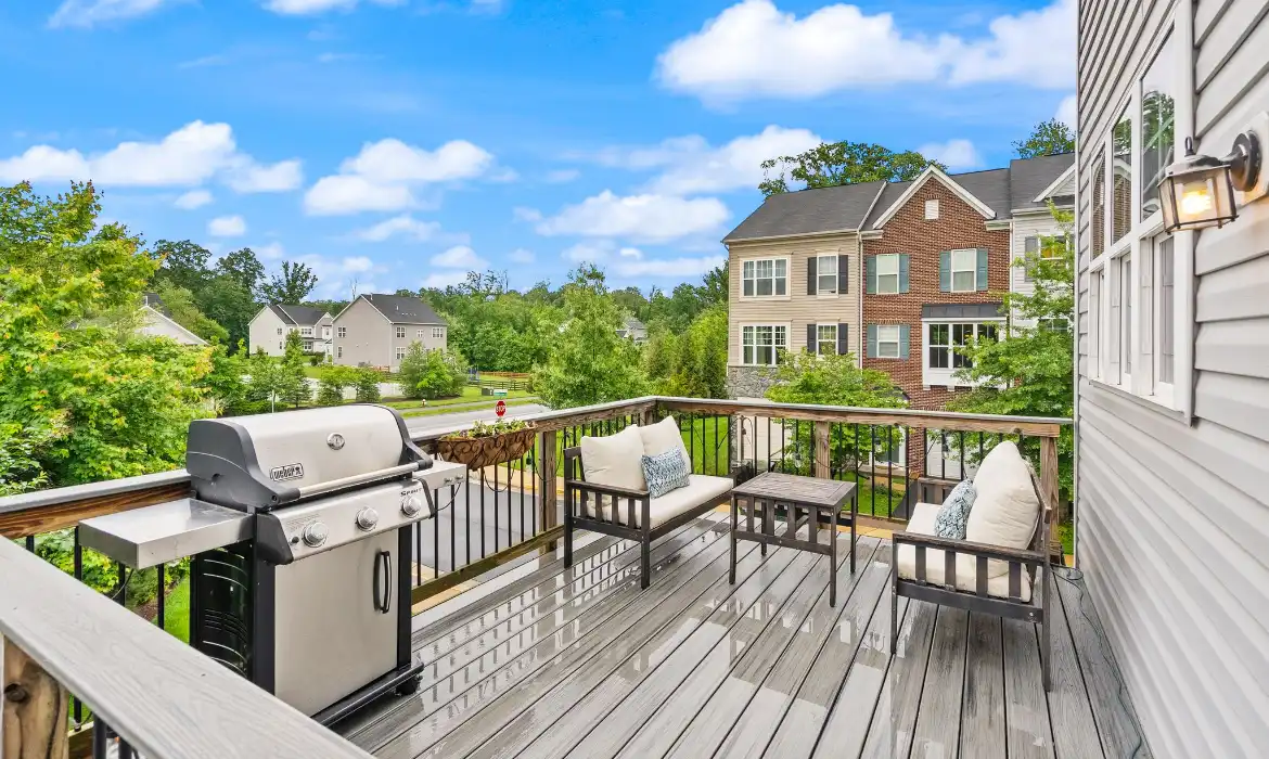 Garrell Group Top Purcellville Realtor 201 Miles Hawk Ter web 38