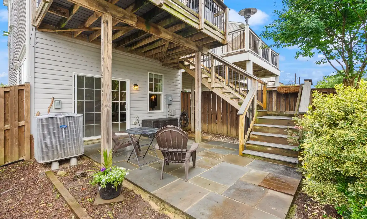 Garrell Group Top Purcellville Realtor 201 Miles Hawk Ter web 40