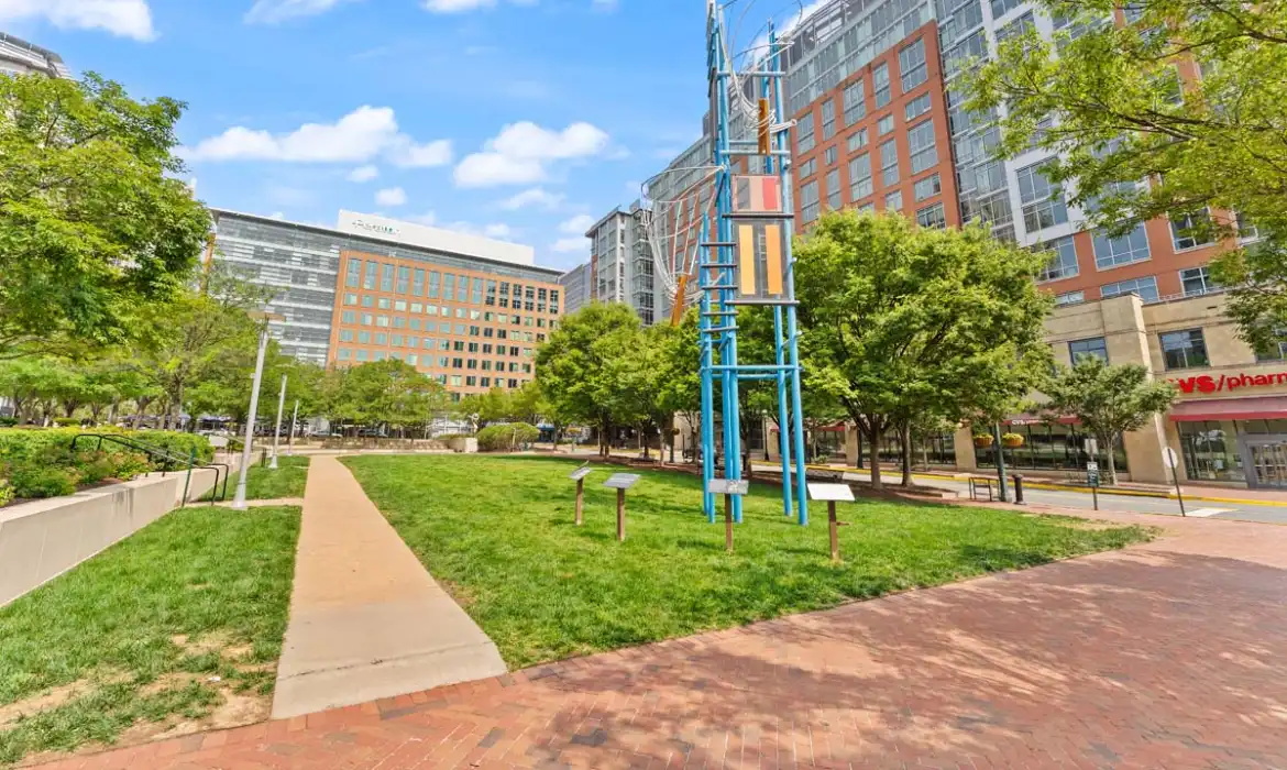 Garrell Group Top Reston Realtor 11990 Market St 701 web 39