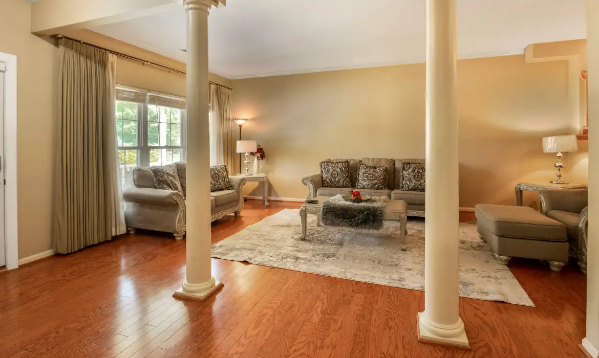 Garrell Group Top Woodbridge Realtor 6193 Oaklawn Ln web 05
