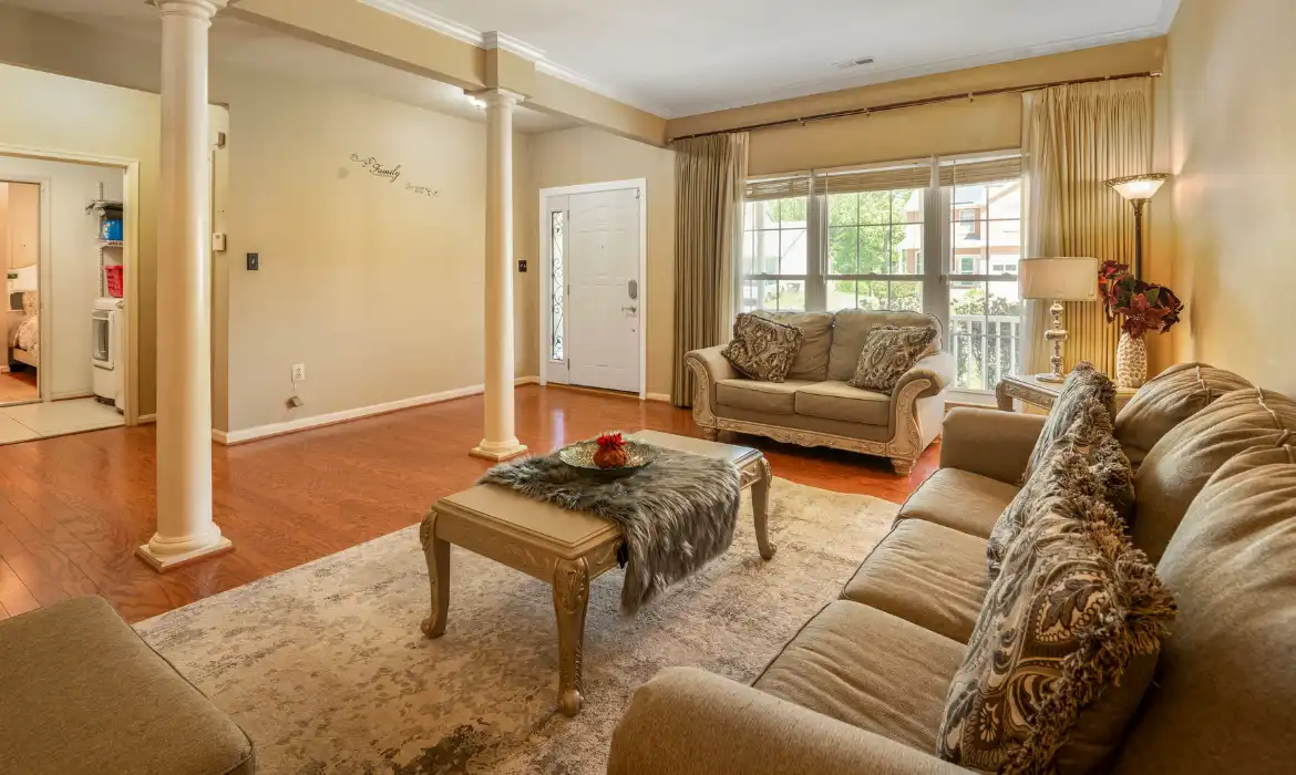 Garrell Group Top Woodbridge Realtor 6193 Oaklawn Ln web 06