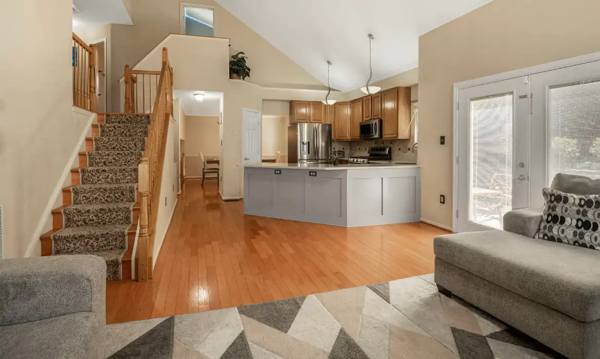 Garrell Group Top Woodbridge Realtor 6193 Oaklawn Ln web 12