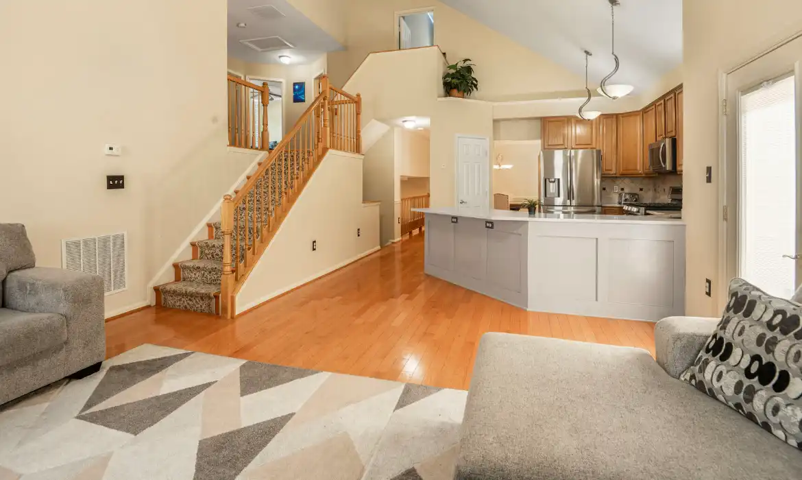 Garrell Group Top Woodbridge Realtor 6193 Oaklawn Ln web 13