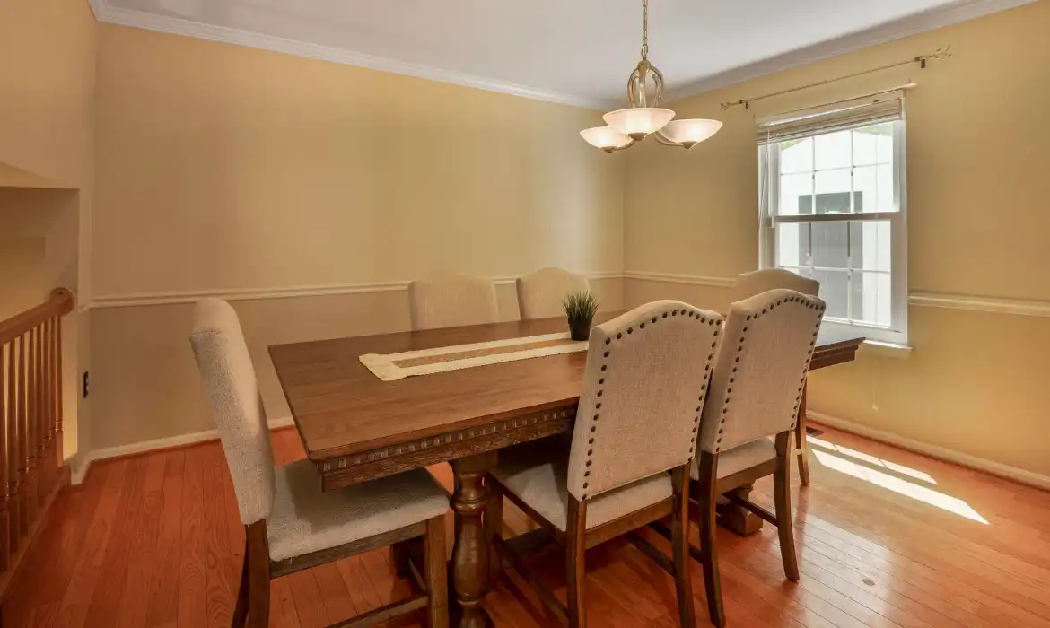 Garrell Group Top Woodbridge Realtor 6193 Oaklawn Ln web 14