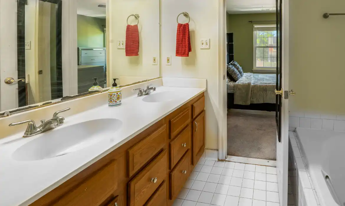 Garrell Group Top Woodbridge Realtor 6193 Oaklawn Ln web 22