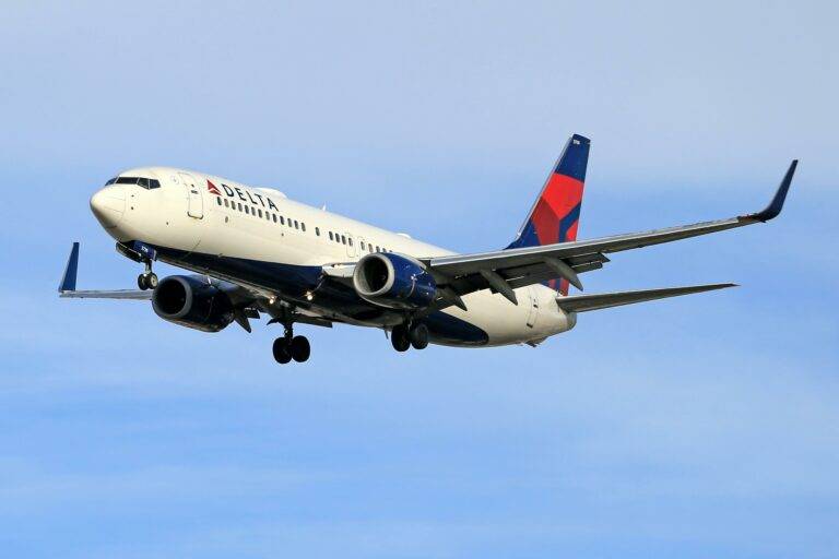 Delta airplane in the sky from Dulles airport and the Brambleton commute
