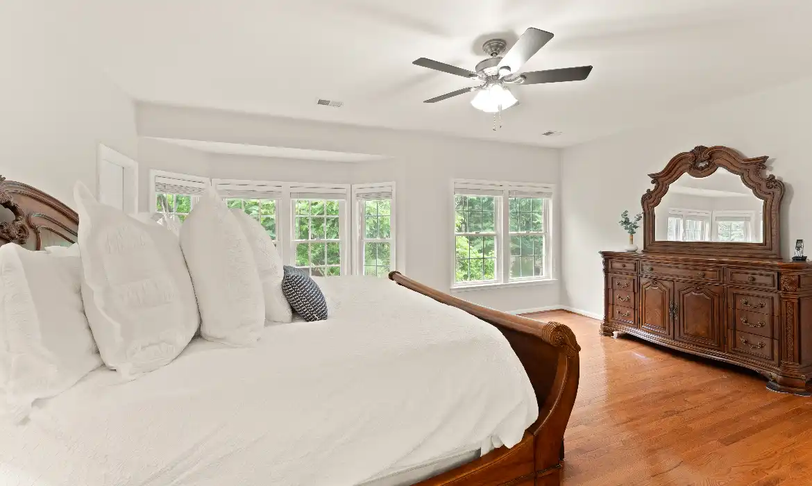 Garrell Group Top Leesburg Realtor 1814 Woods Edge Dr NE web 25