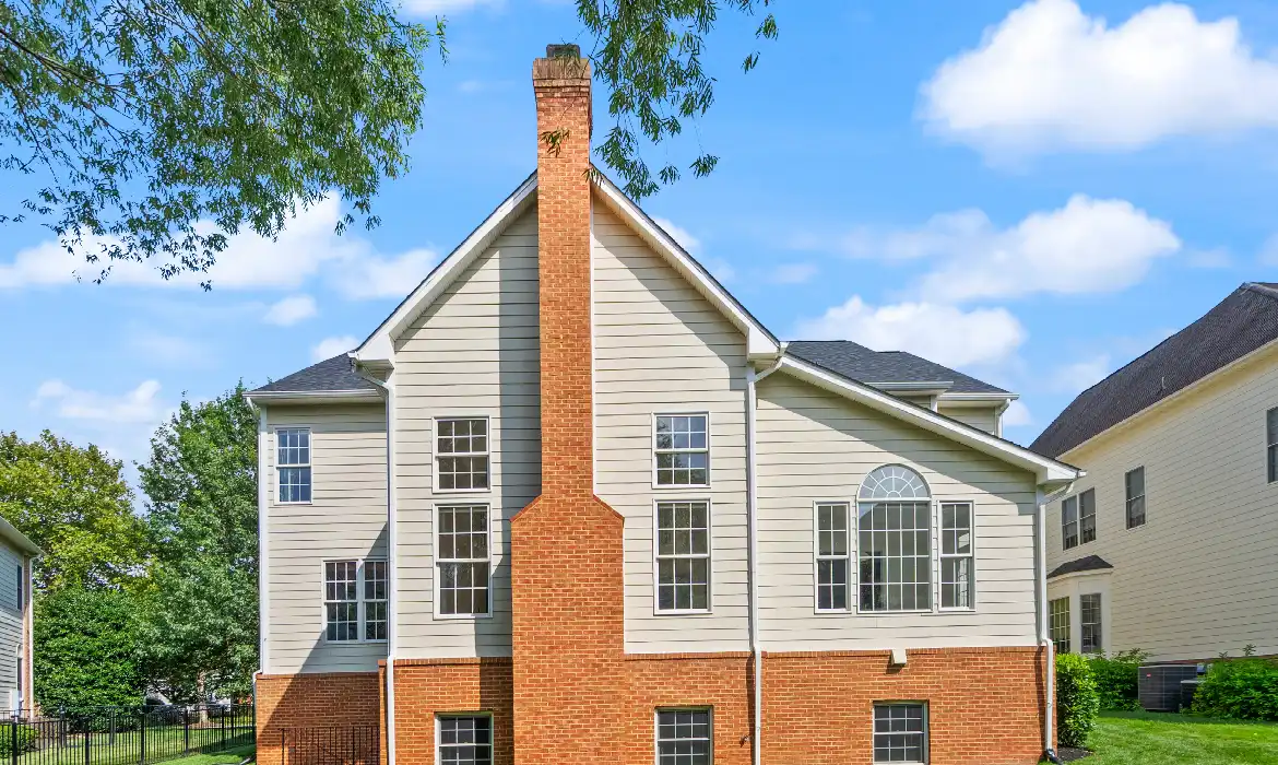 Garrell Group Top Leesburg Realtor 19339 Mill Dam Pl web 41