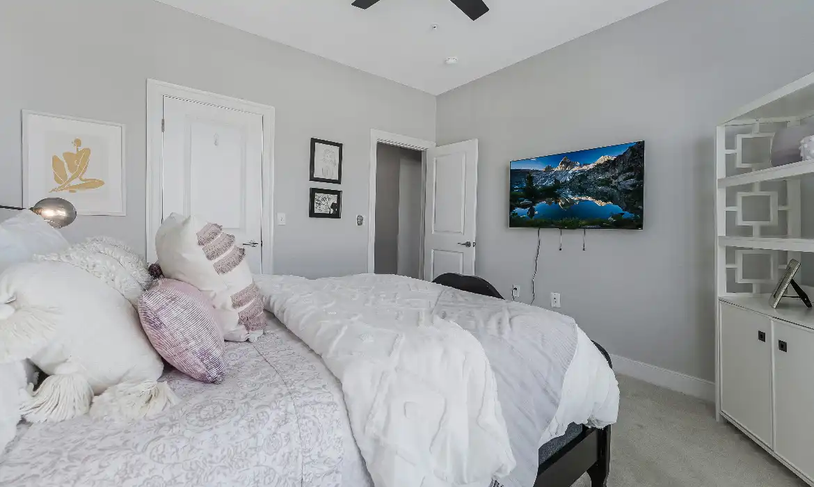 Garrell Group Top Leesburg Realtor 43561 Michigan Sq web 25
