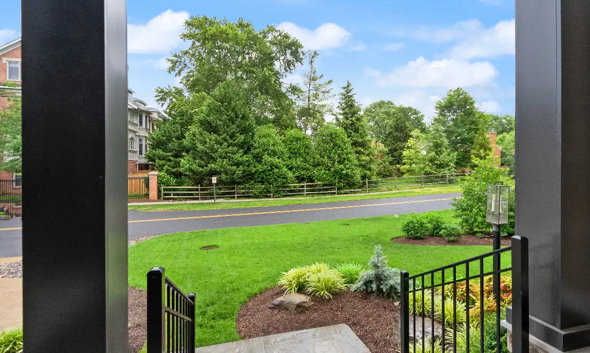 Garrell Group Top Mclean Realtor 1554 Davidson Rd web 05