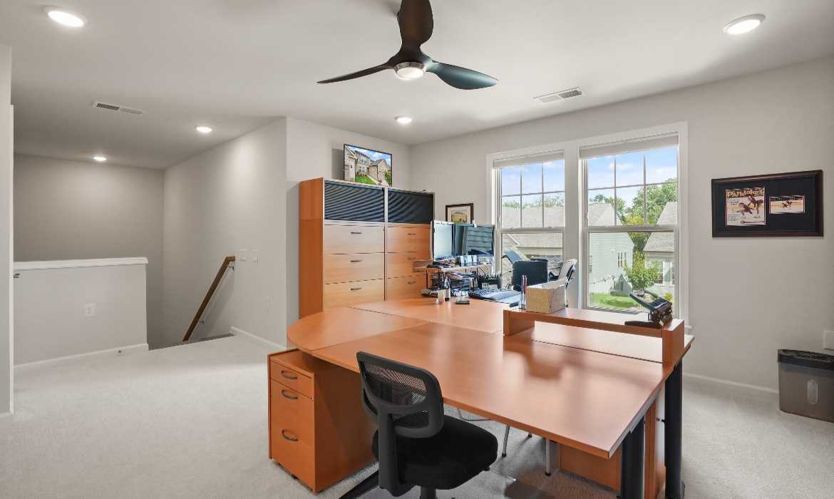 Garrell Group Top Haymarket Realtor 15524 Marigold Falls Ln web 33