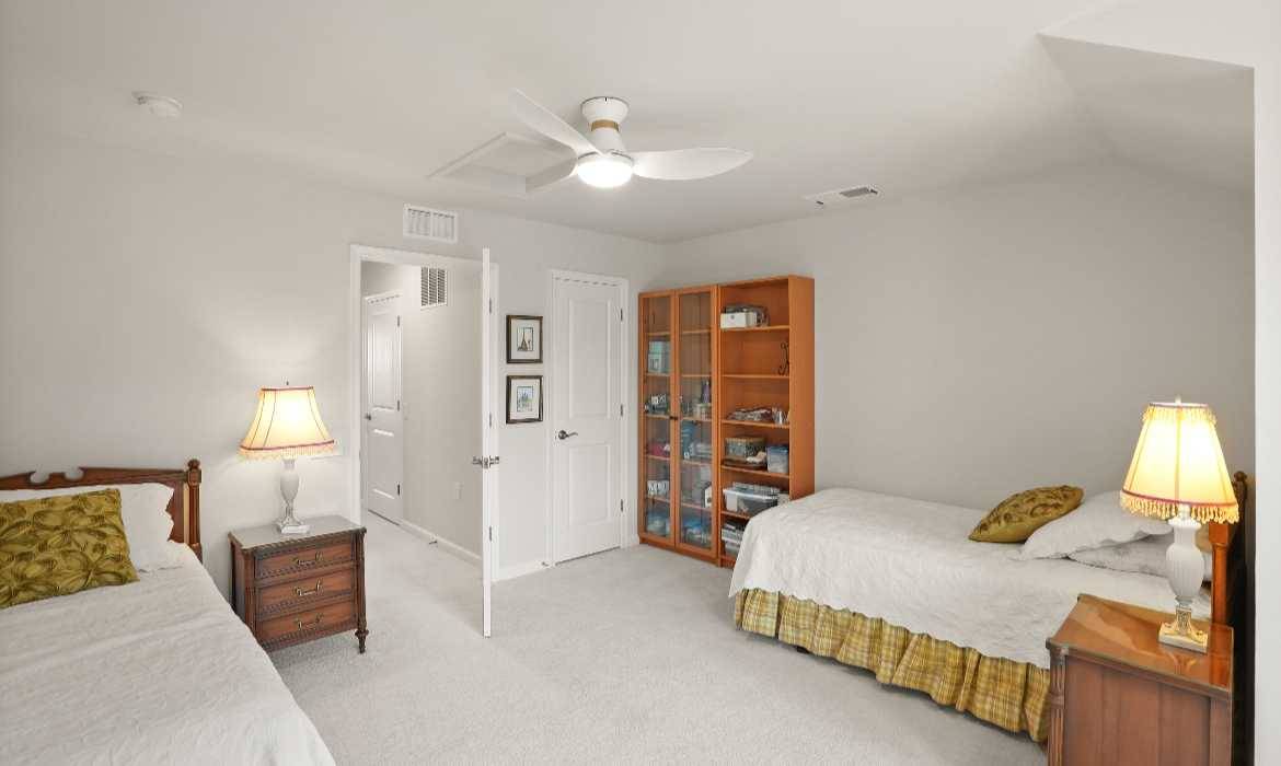 Garrell Group Top Haymarket Realtor 15524 Marigold Falls Ln web 38