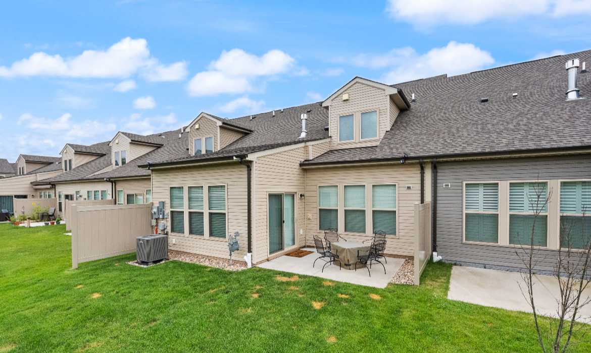 Garrell Group Top Haymarket Realtor 15524 Marigold Falls Ln web 45