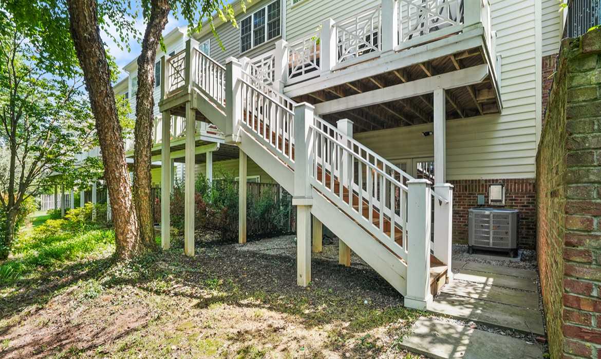 Garrell Group Top Leesburg Realtor 14398 Verde Pl web 40