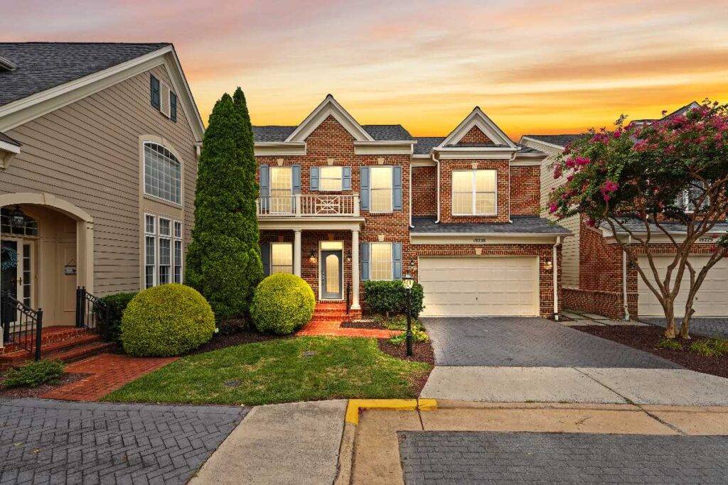 Garrell Group Top Leesburg Realtor 19228 Wiggum Sq web 01