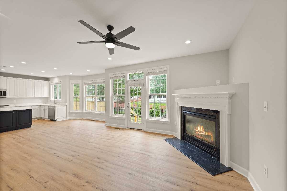 Garrell Group Top Leesburg Realtor 19228 Wiggum Sq web 010