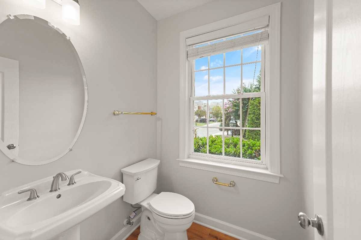 Garrell Group Top Leesburg Realtor 19228 Wiggum Sq web 12