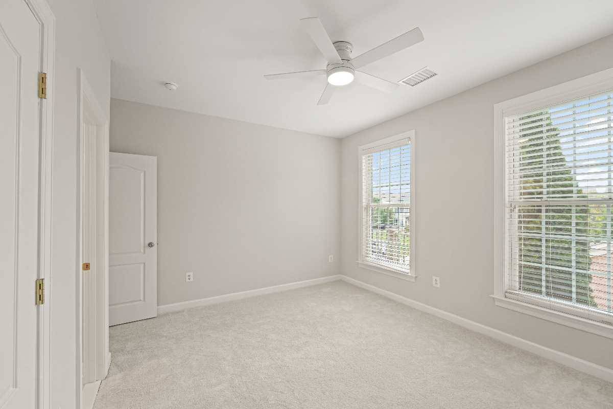 Garrell Group Top Leesburg Realtor 19228 Wiggum Sq web 21
