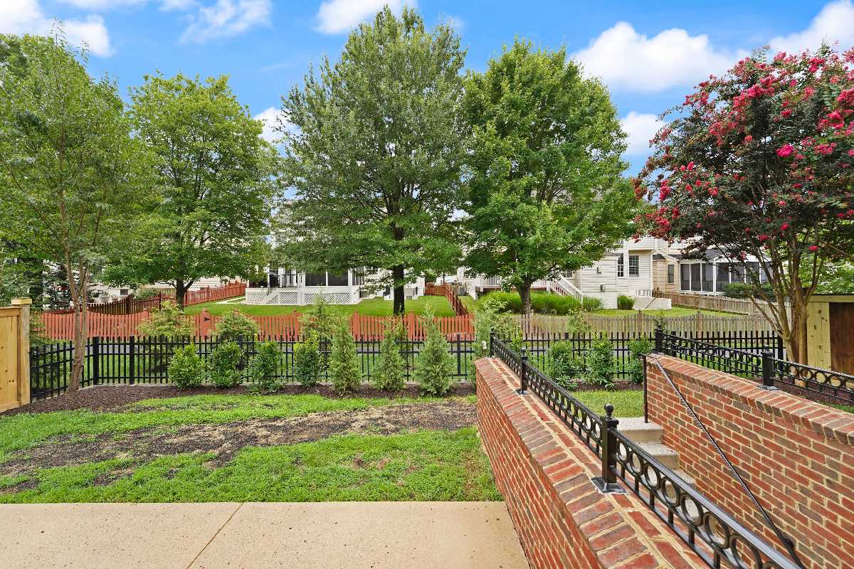Garrell Group Top Leesburg Realtor 19228 Wiggum Sq web 28