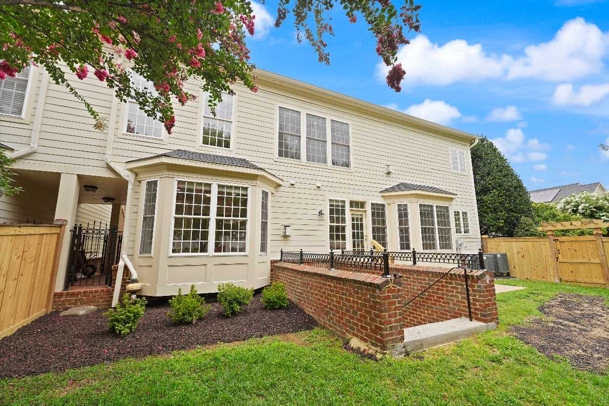 Garrell Group Top Leesburg Realtor 19228 Wiggum Sq web 29