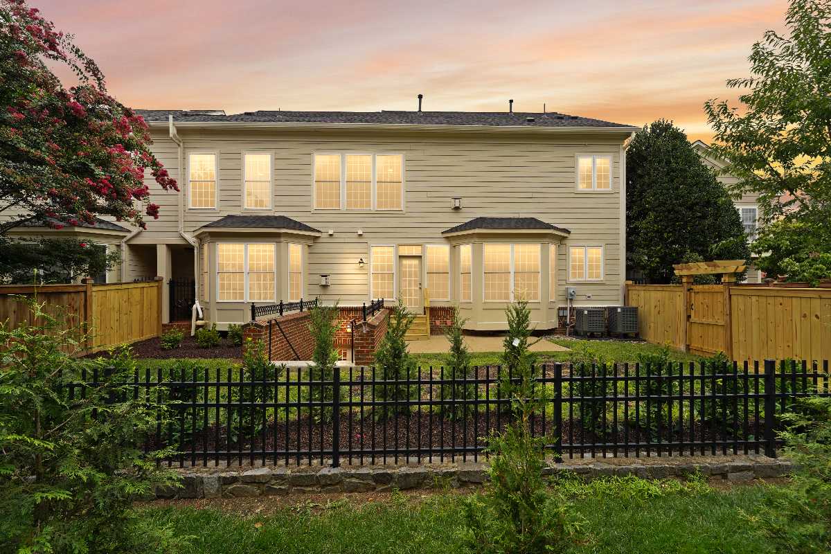 Garrell Group Top Leesburg Realtor 19228 Wiggum Sq web 30