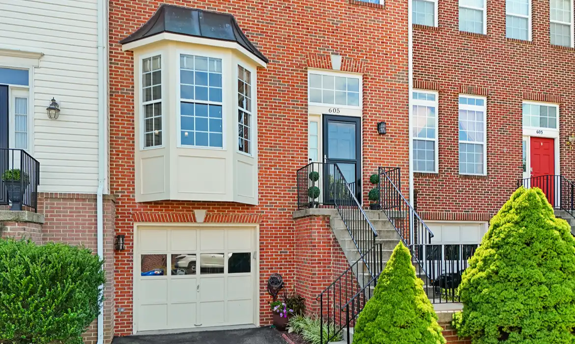 Garrell Group Top Leesburg Realtor 605 McLeary Sq SE web 03
