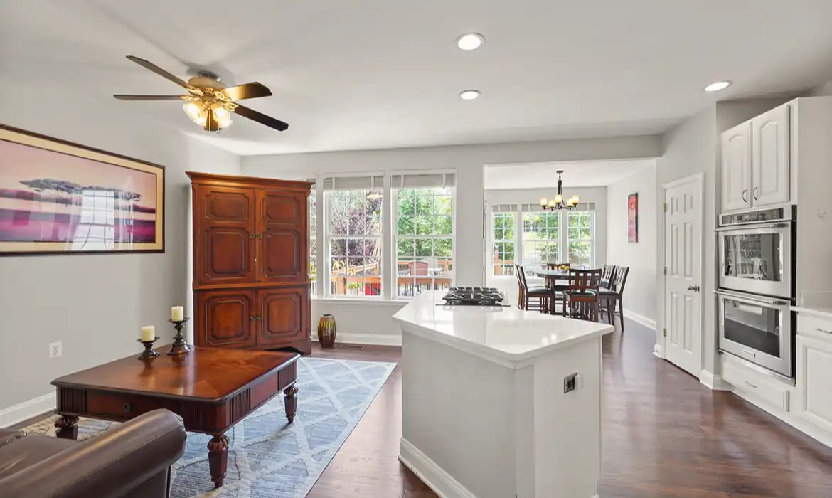 Garrell Group Top Leesburg Realtor 605 McLeary Sq SE web 12