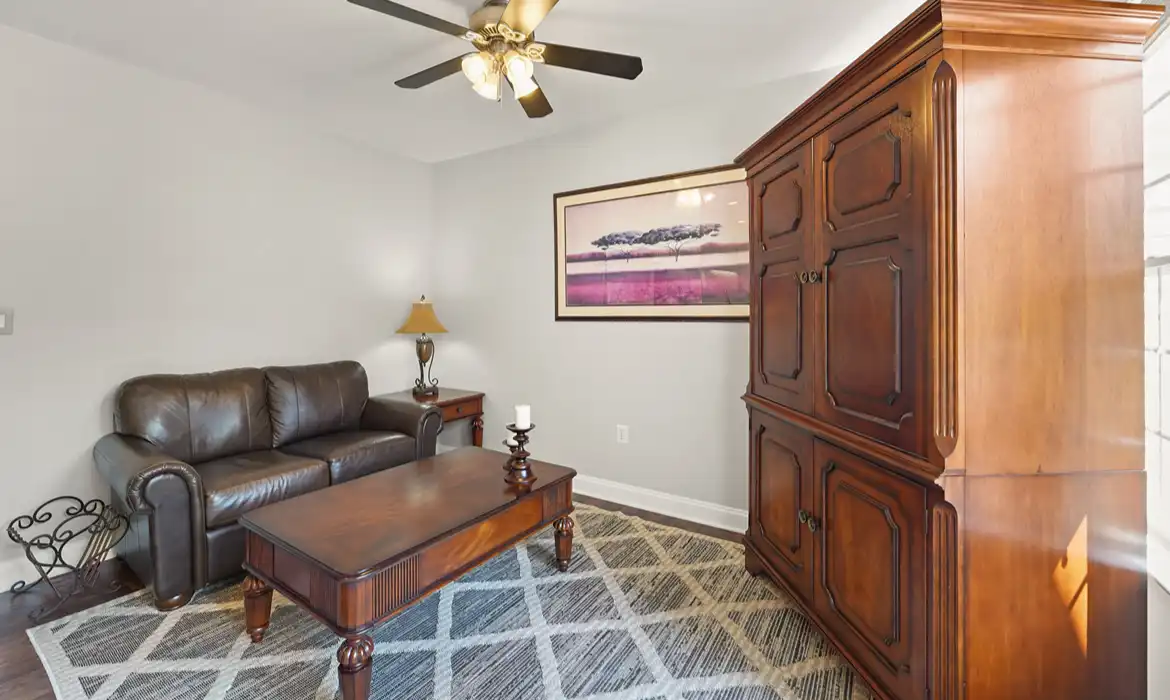 Garrell Group Top Leesburg Realtor 605 McLeary Sq SE web 13