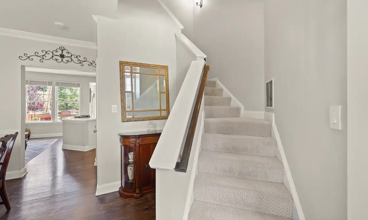 Garrell Group Top Leesburg Realtor 605 McLeary Sq SE web 20