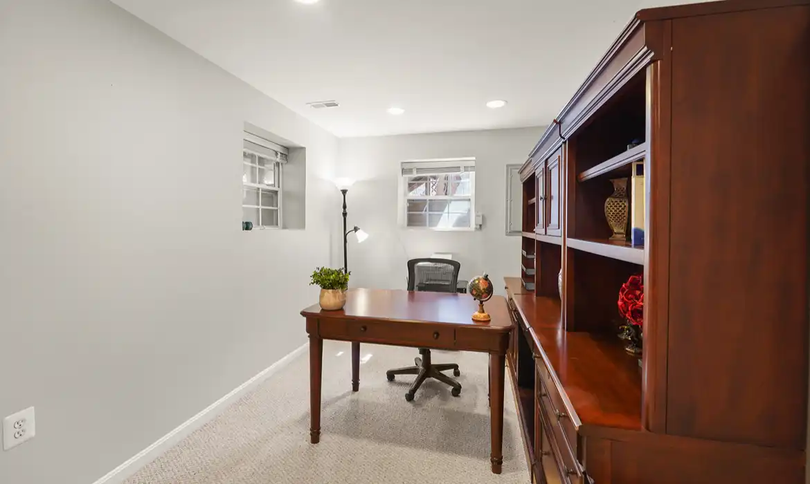 Garrell Group Top Leesburg Realtor 605 McLeary Sq SE web 34