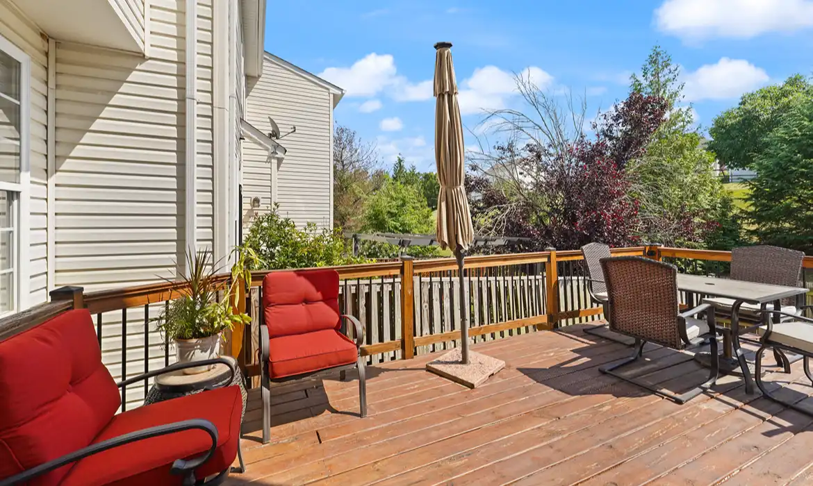 Garrell Group Top Leesburg Realtor 605 McLeary Sq SE web 35