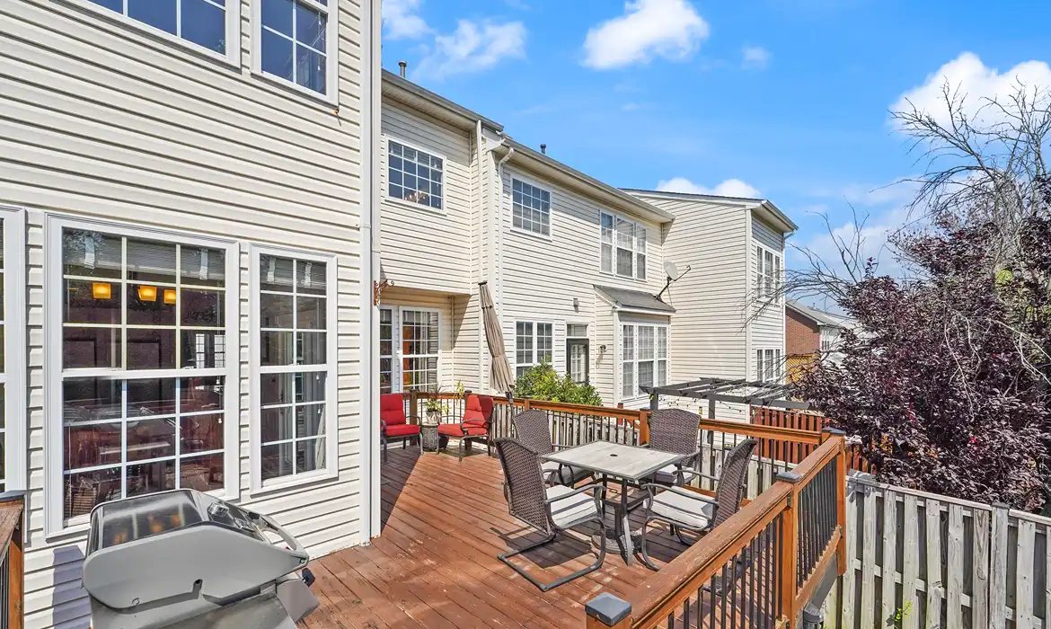 Garrell Group Top Leesburg Realtor 605 McLeary Sq SE web 37