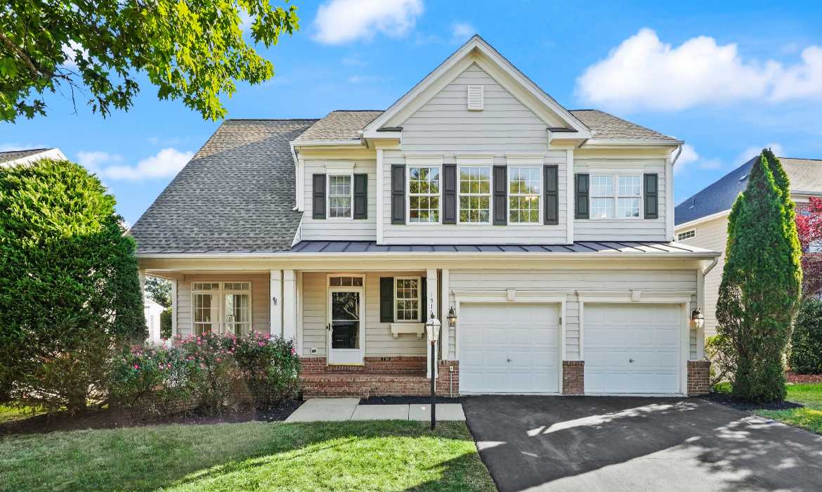 Garrell Group Top Leesburg Realtor 19162 Coton Hall Rd web 02