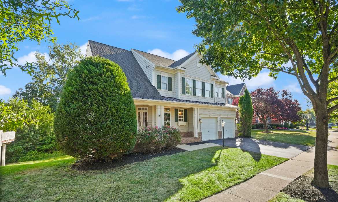 Garrell Group Top Leesburg Realtor 19162 Coton Hall Rd web 03