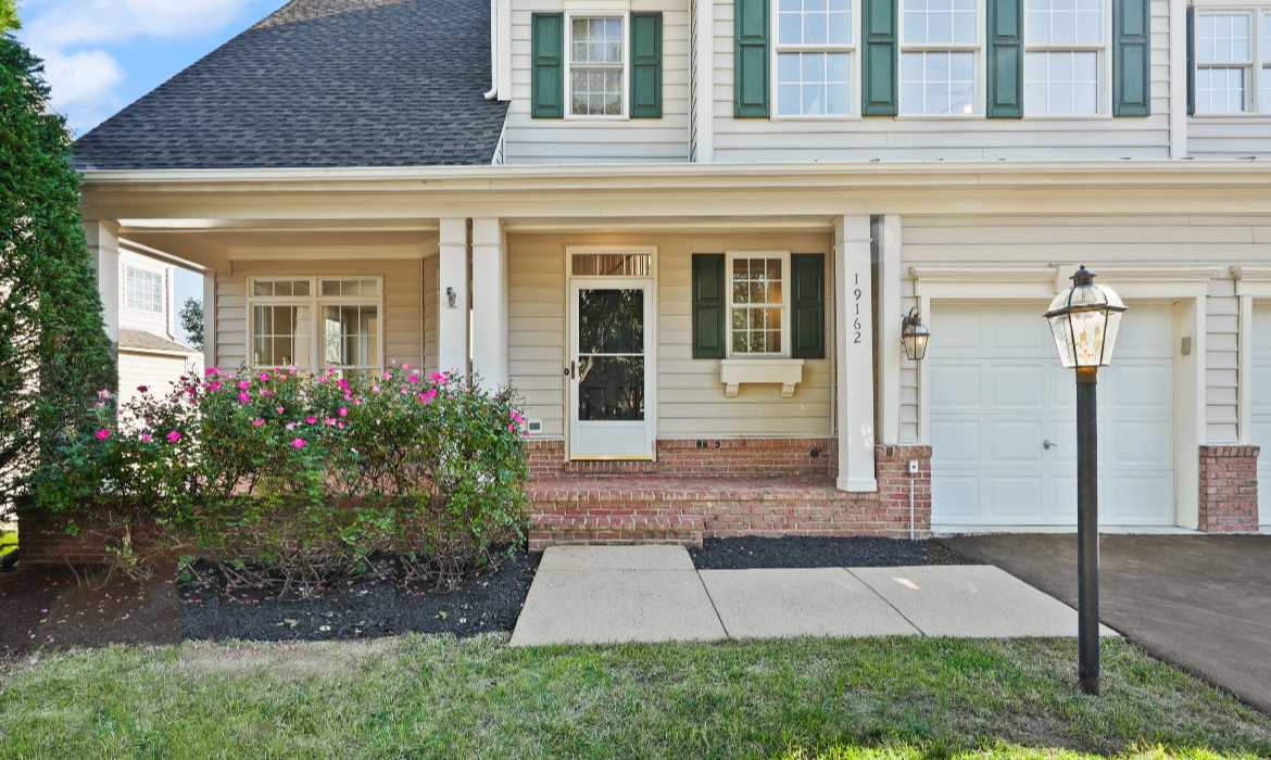 Garrell Group Top Leesburg Realtor 19162 Coton Hall Rd web 04