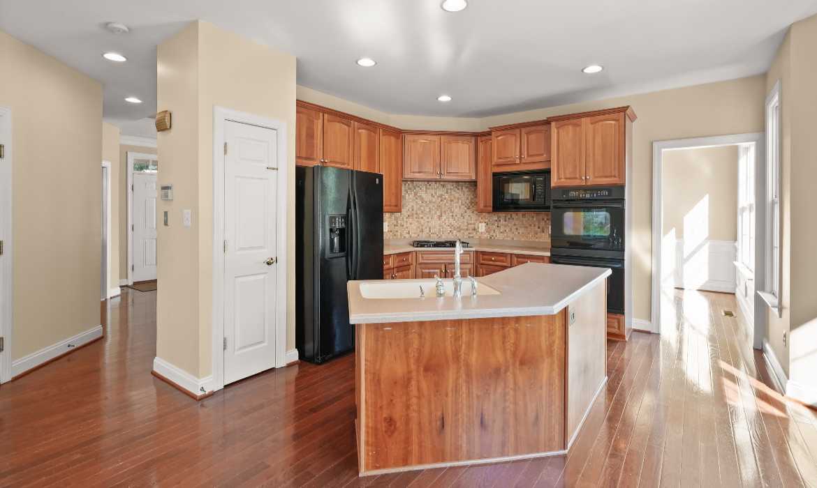 Garrell Group Top Leesburg Realtor 19162 Coton Hall Rd web 09