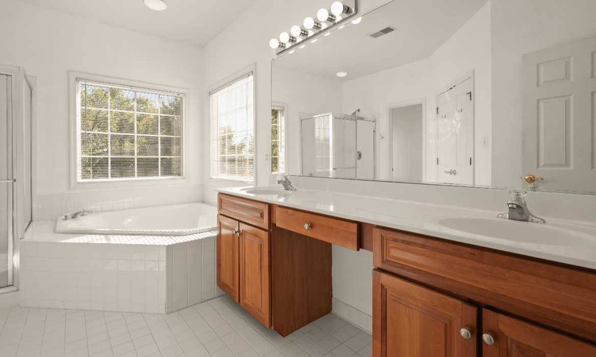 Garrell Group Top Leesburg Realtor 19162 Coton Hall Rd web 26