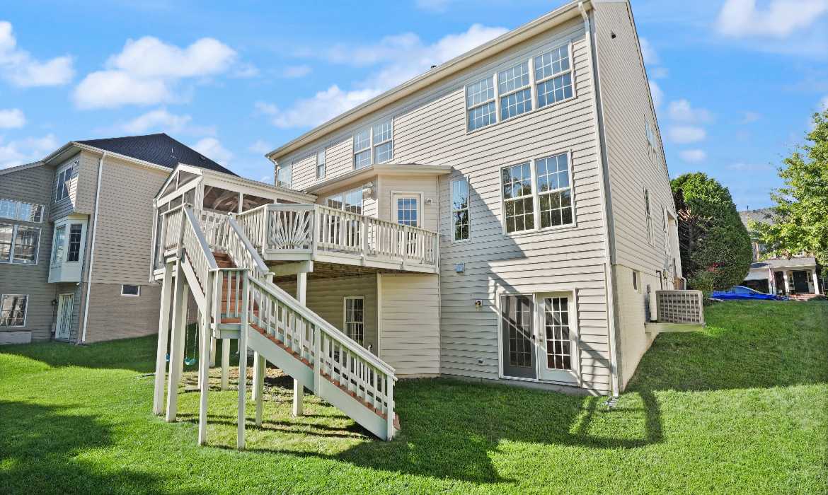 Garrell Group Top Leesburg Realtor 19162 Coton Hall Rd web 35