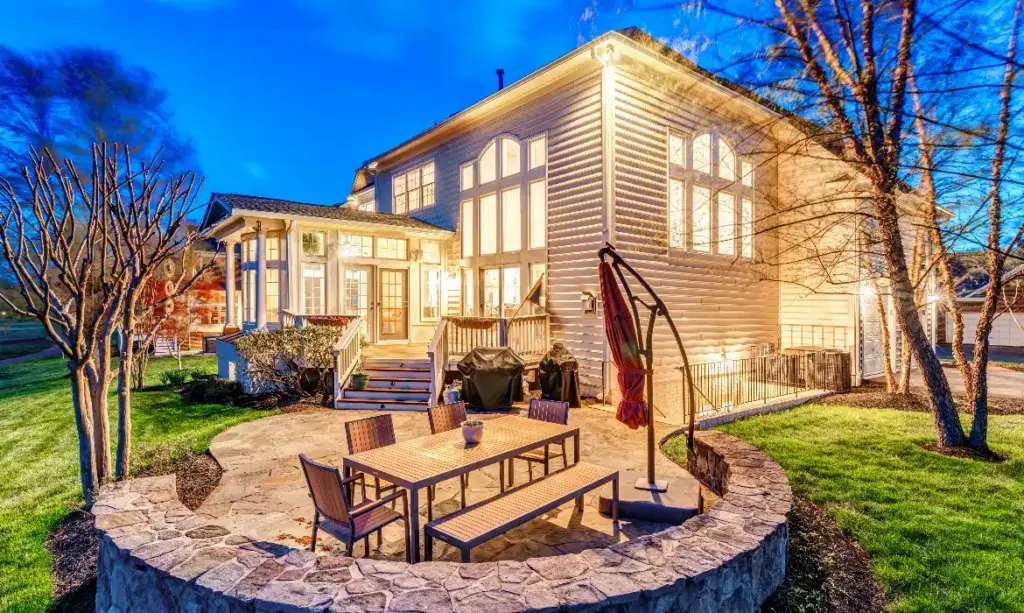 Outdoor living space of luxury Leesburg golf course house sold by Jean Garrell best local listing agent