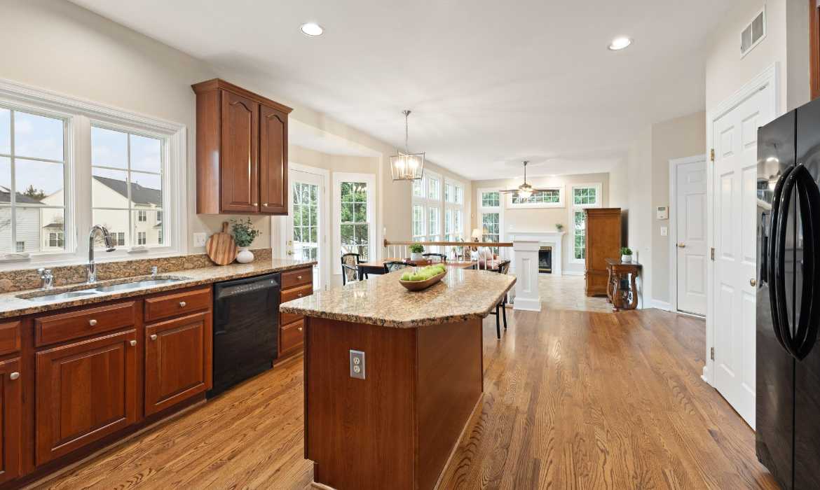 Garrell Group Top Leesburg Realtor 18571 Dettington Ct web 11